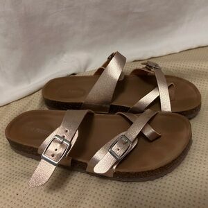 Steve Madden Girls Sz 4 Rose Gold J Beached  Strappy Buckle Sandals Slides